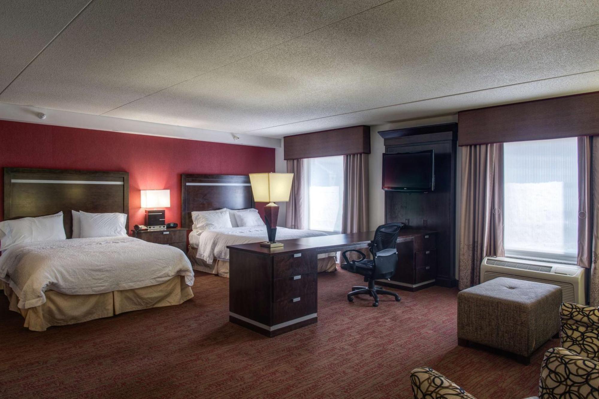 Hampton Inn & Suites Detroit/Airport Romulus Exterior photo